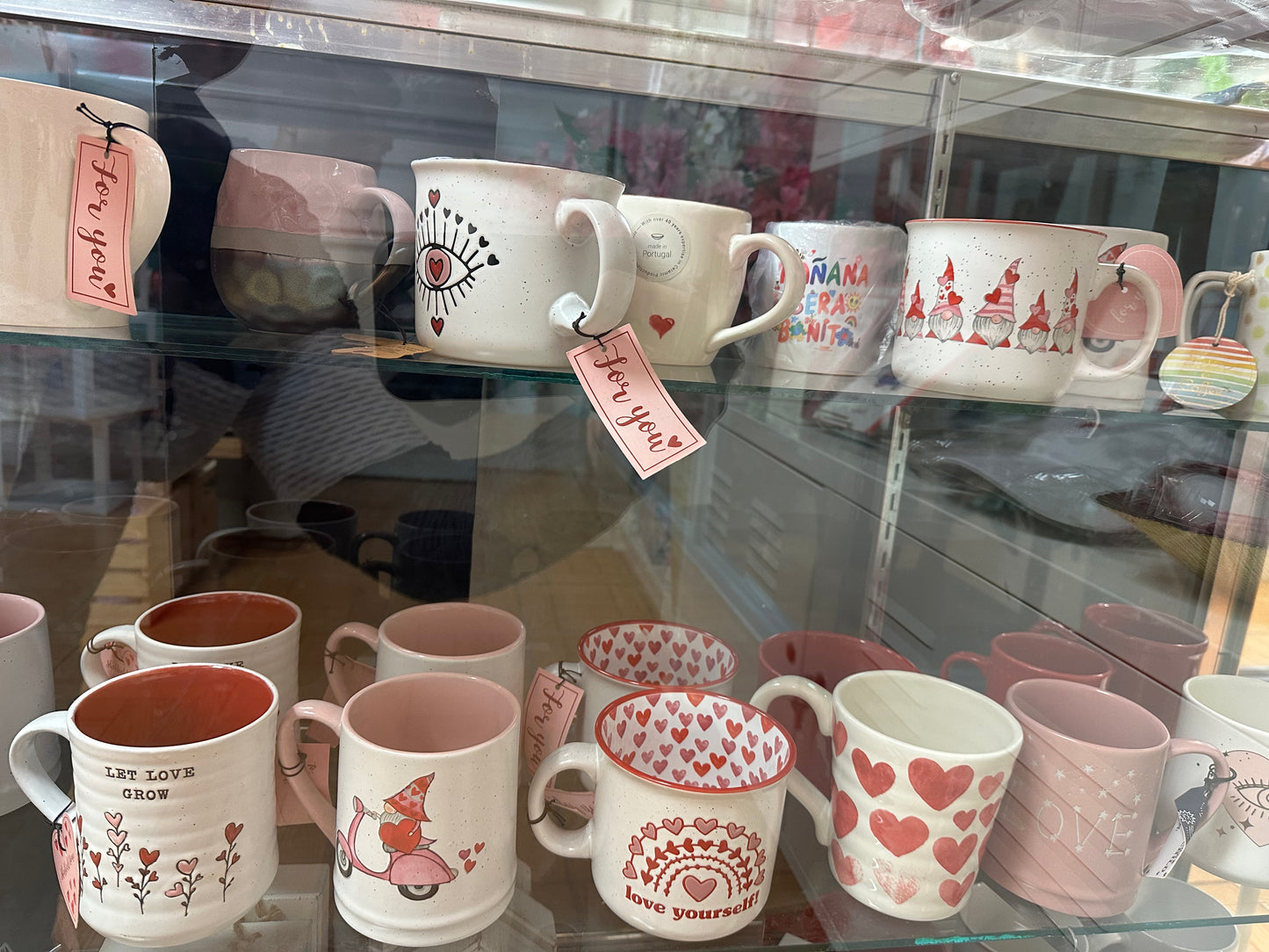 Arte floral en taza decorativa